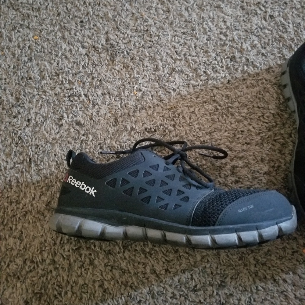 Steel toe work shoes